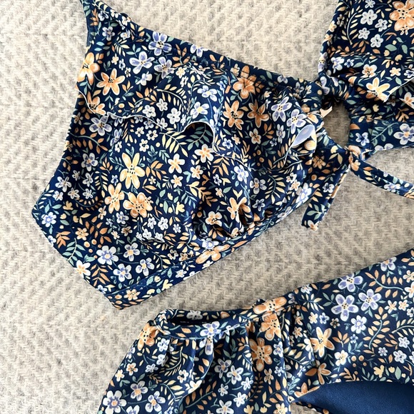 Quinte Soul Juno Beach Ruffled 2 Piece Reversible Floral Bikini Size Large - Picture 6 of 10
